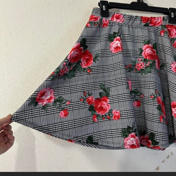 Charlotte Russe Red and Black A-Line Mini Skirt Fit And Flair 80's Flirty Chic - Picture 1 of 7
